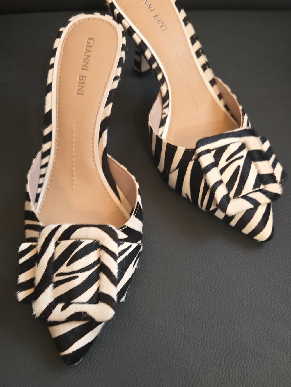 Gianni Black & White Zebra Print Low Kitten Heel Pointed Toe Knot Mules. New.